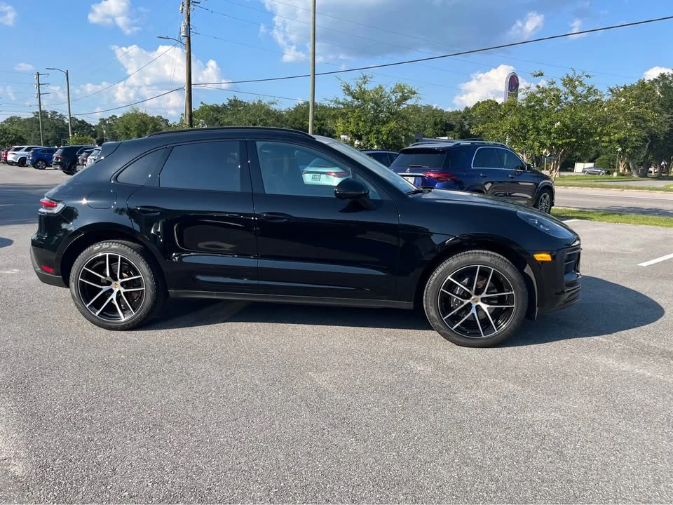 2025 Porsche Macan - Image 2 of 10