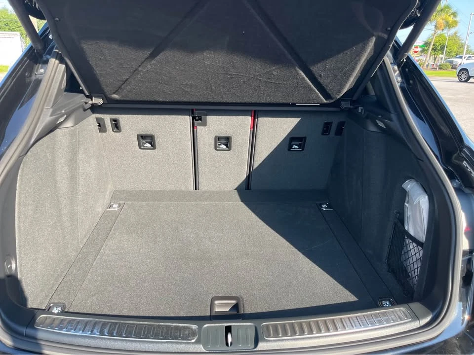 2025 Porsche Macan - Image 10 of 10