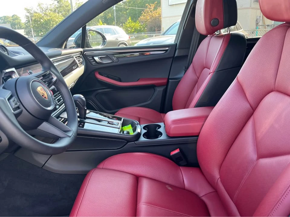 2025 Porsche Macan - Image 5 of 10