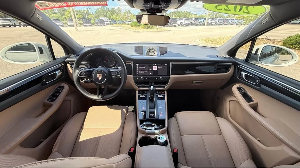2025 Porsche Macan - Image 6 of 6