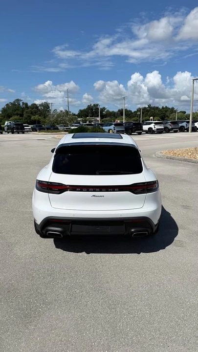 2025 Porsche Macan - Image 4 of 6