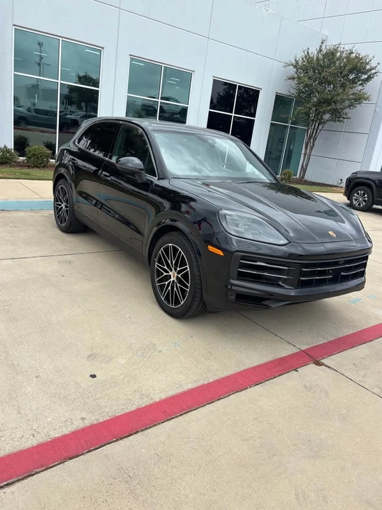 2025 Porsche Macan - Image 2 of 9
