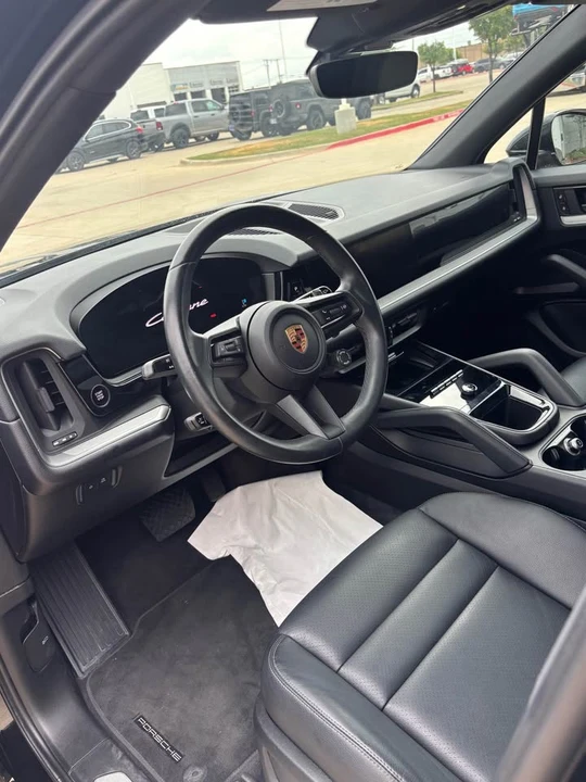 2025 Porsche Macan - Image 5 of 9