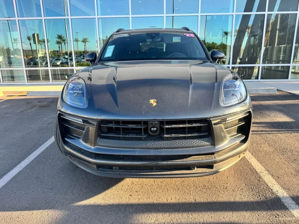 2025 Porsche Macan - Image 8 of 15