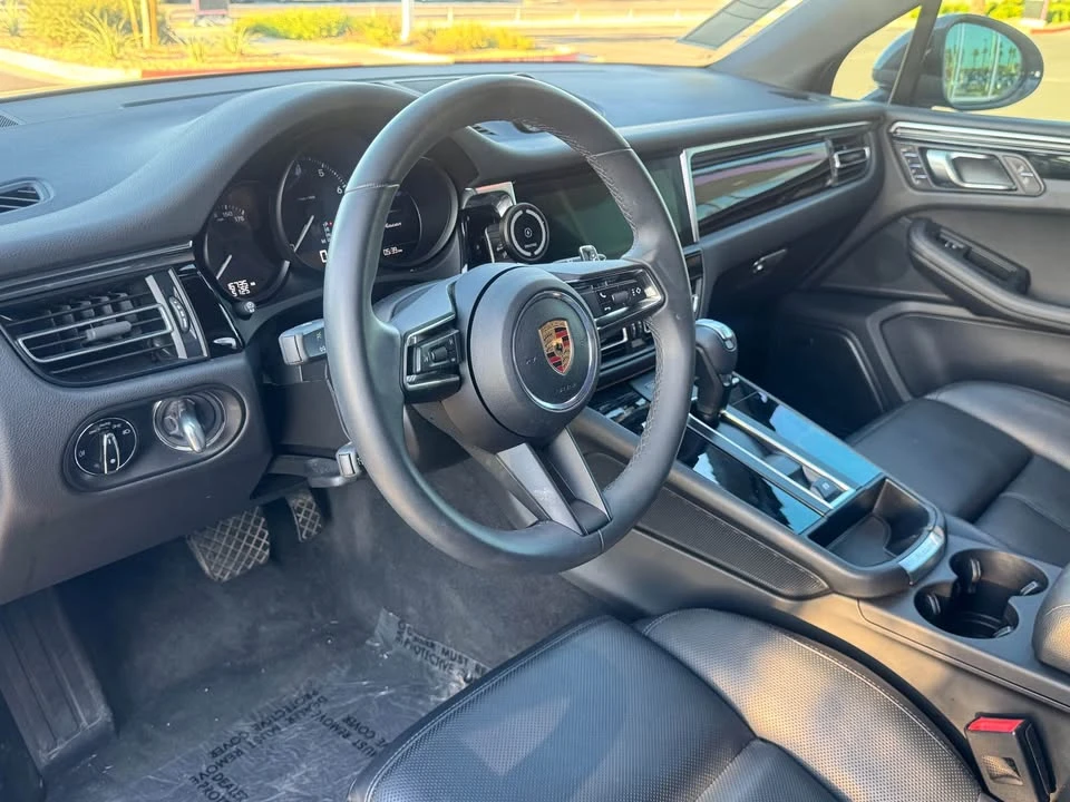 2025 Porsche Macan - Image 11 of 15