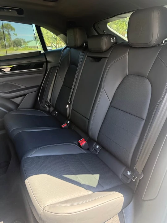 2025 Porsche Macan - Image 9 of 11