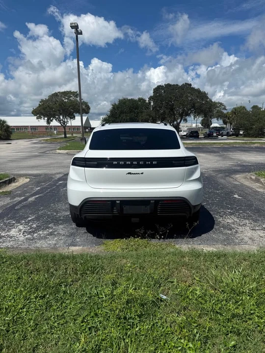 2025 Porsche Macan - Image 4 of 11