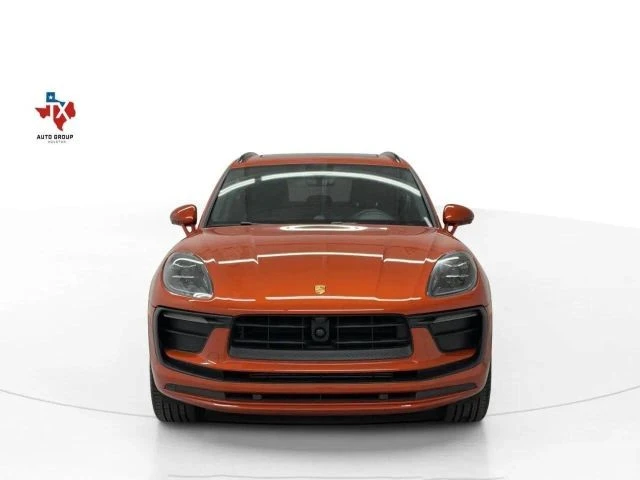 2025 Porsche Macan - Image 8 of 31