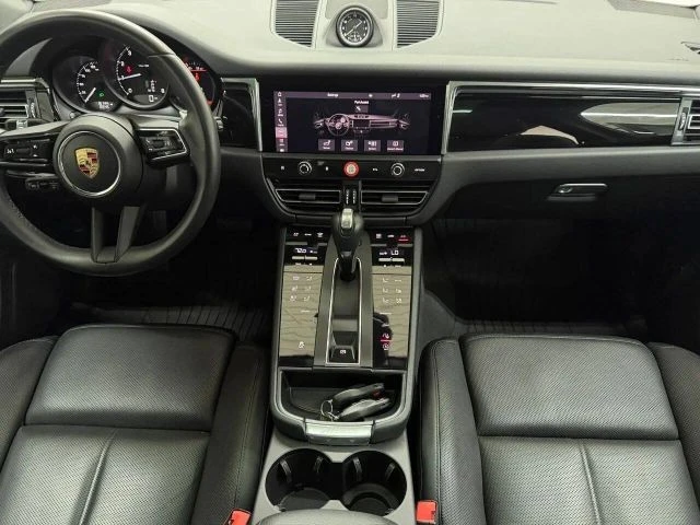 2025 Porsche Macan - Image 2 of 31