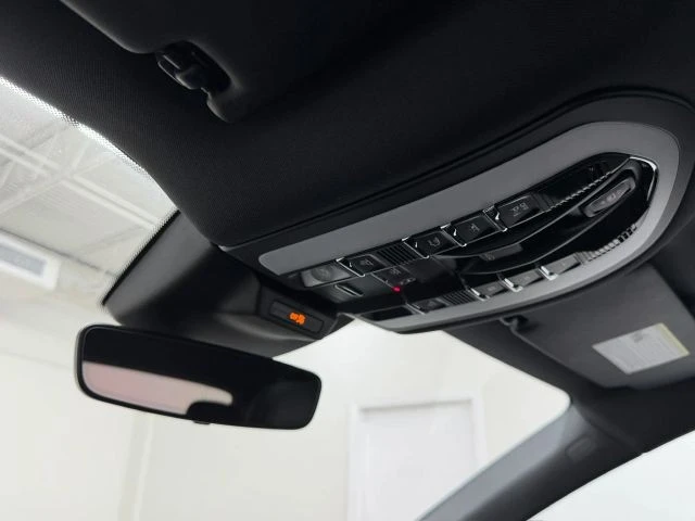 2025 Porsche Macan - Image 30 of 31