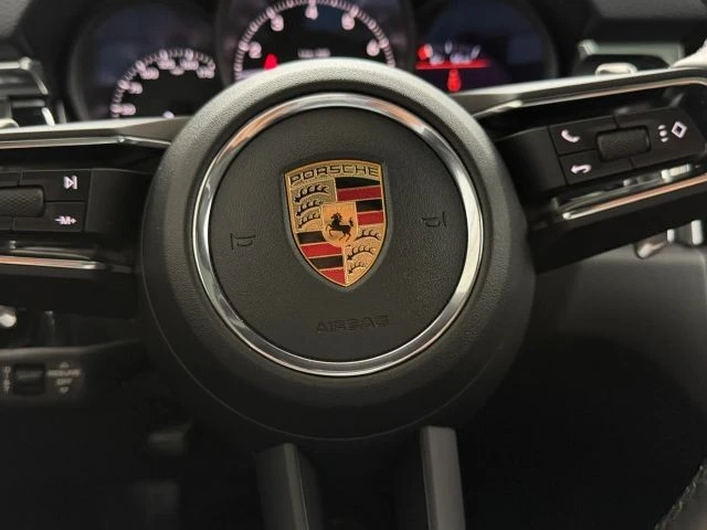 2025 Porsche Macan - Image 25 of 31