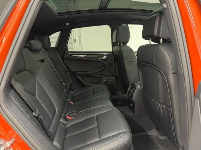 2025 Porsche Macan - Image 16 of 31