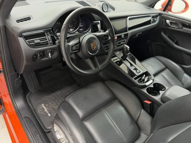 2025 Porsche Macan - Image 10 of 31