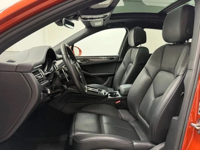 2025 Porsche Macan - Image 13 of 31