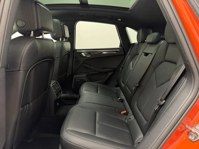 2025 Porsche Macan - Image 17 of 31