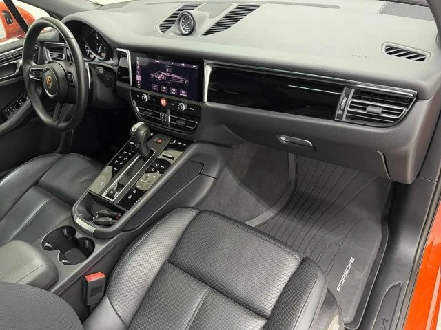 2025 Porsche Macan - Image 11 of 31