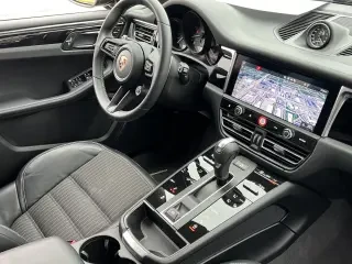 2025 Porsche Macan T - Image 4 of 4