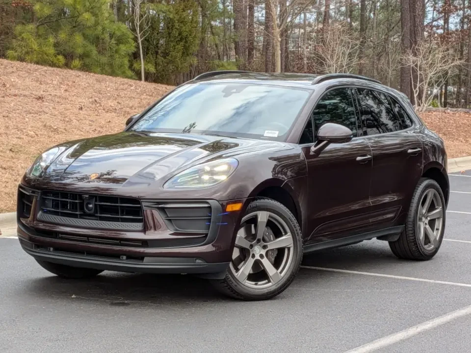 2025 Porsche Macan T - Image 8 of 9