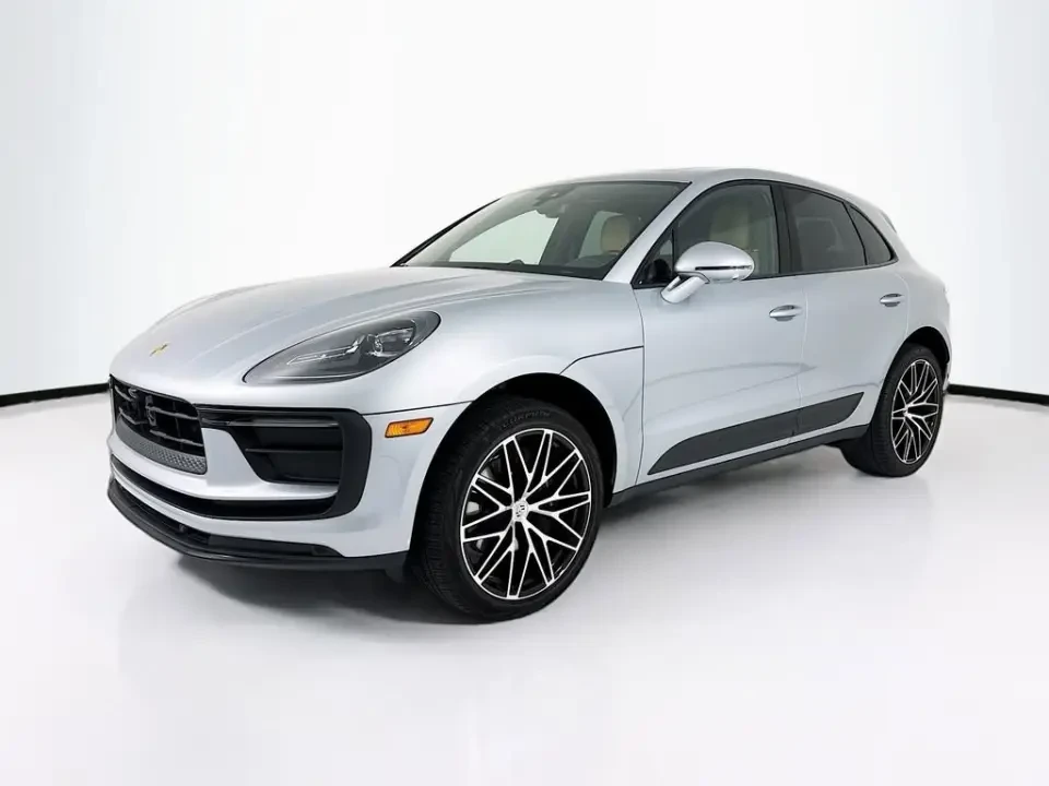 2025 Porsche Macan T - Image 6 of 6