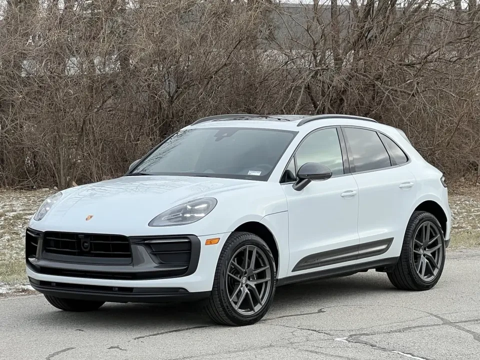 2025 Porsche Macan T - Image 9 of 13