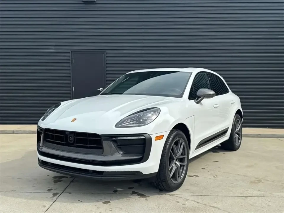 2025 Porsche Macan T - Image 12 of 13