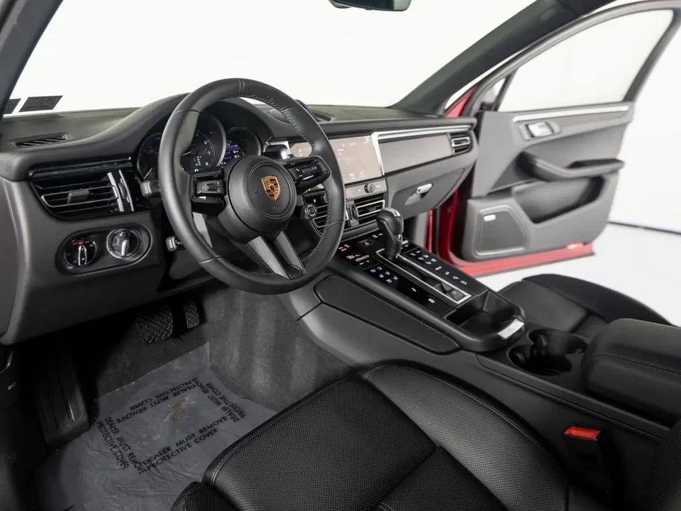 2025 Porsche Macan T - Image 4 of 6