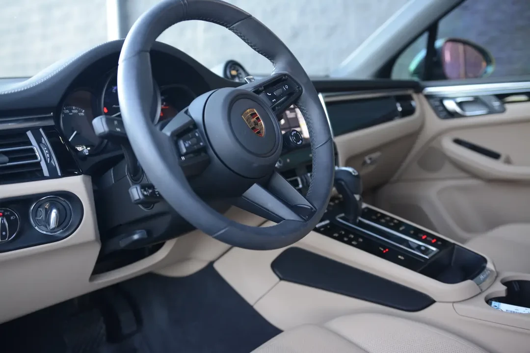 2025 Porsche Macan T - Image 4 of 13