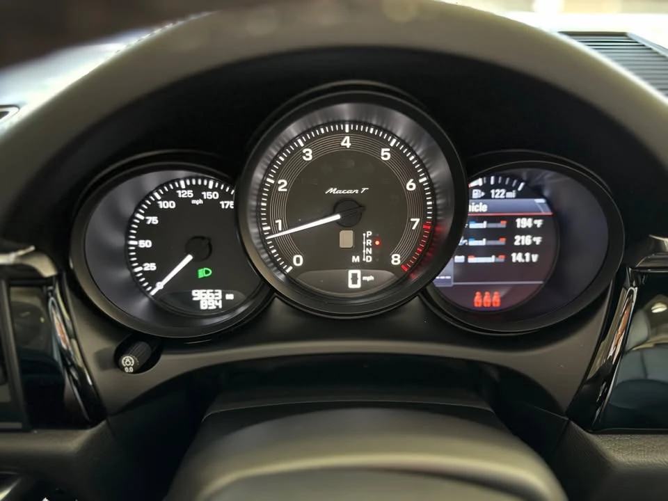 2025 Porsche Macan T - Image 7 of 20