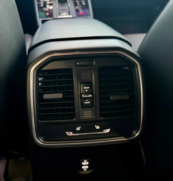 2025 Porsche Macan T - Image 16 of 20