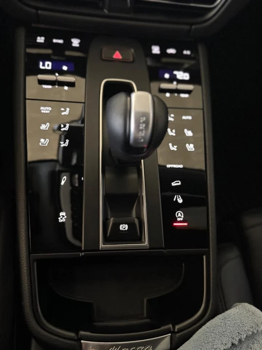 2025 Porsche Macan T - Image 6 of 20