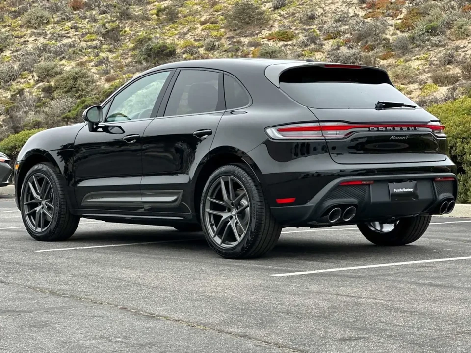 2025 Porsche Macan T - Image 4 of 7