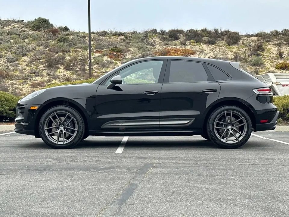 2025 Porsche Macan T - Image 3 of 7