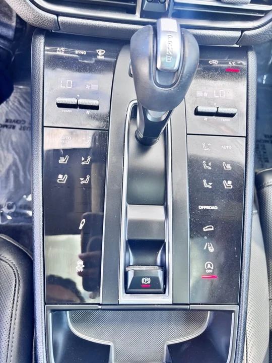 2025 Porsche Macan T - Image 14 of 14