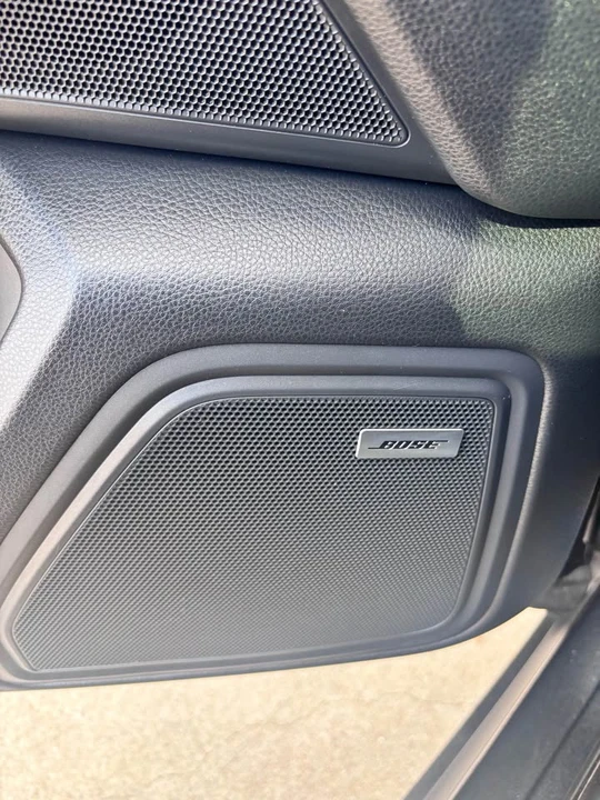 2025 Porsche Macan T - Image 11 of 14
