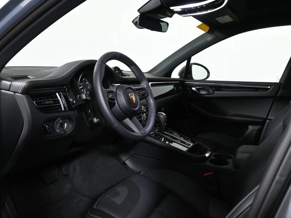 2025 Porsche Macan T - Image 4 of 4