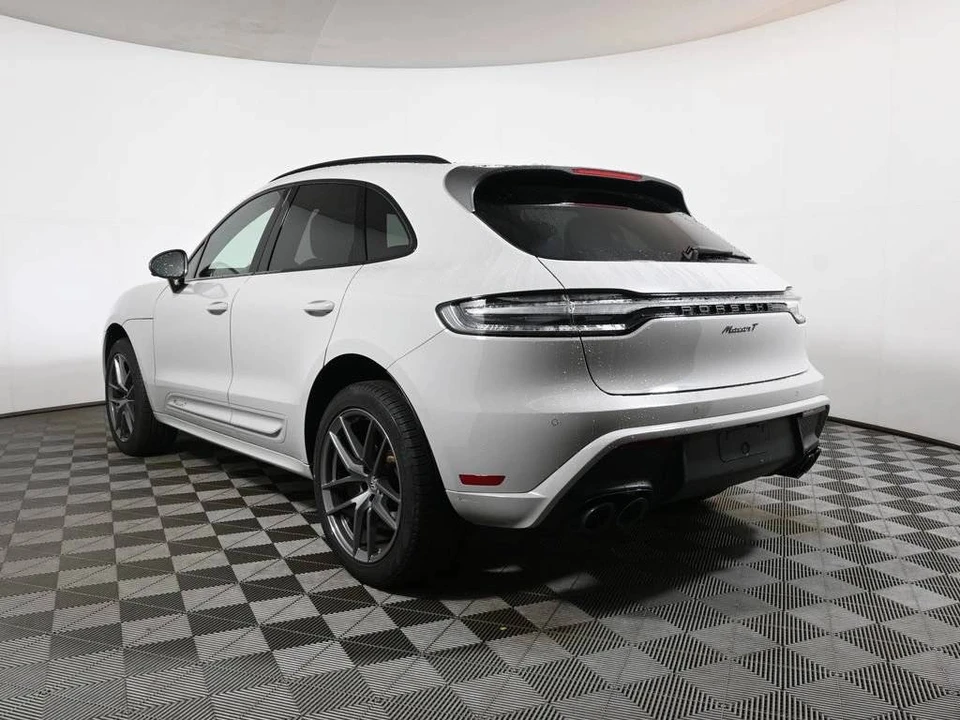 2025 Porsche Macan T - Image 3 of 4