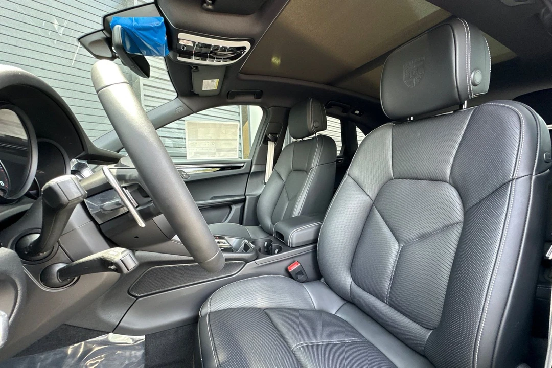 2025 Porsche Macan T - Image 5 of 21