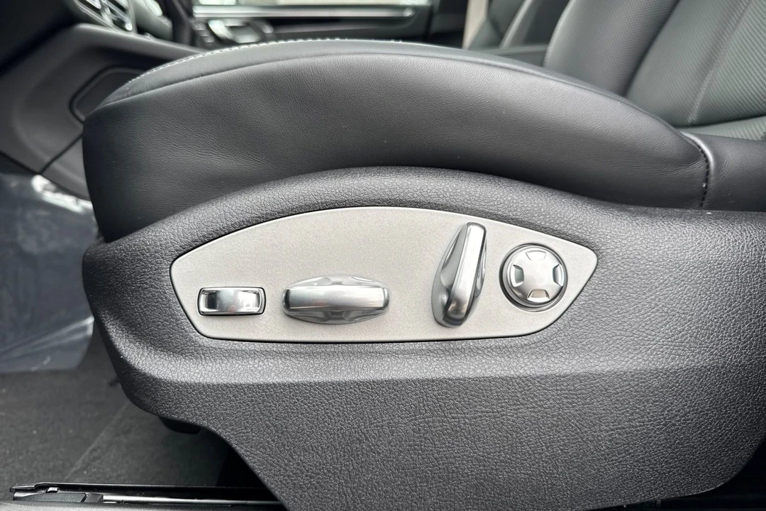 2025 Porsche Macan T - Image 14 of 21