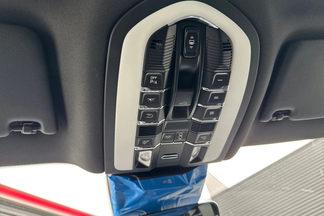 2025 Porsche Macan T - Image 21 of 21