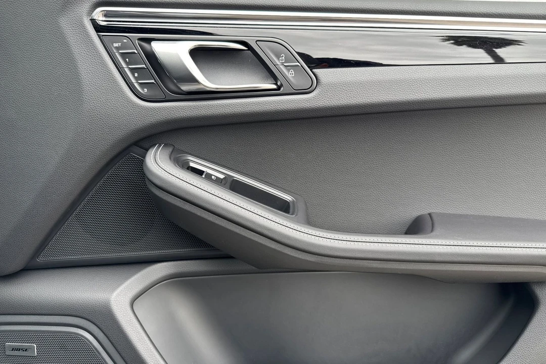 2025 Porsche Macan T - Image 20 of 21