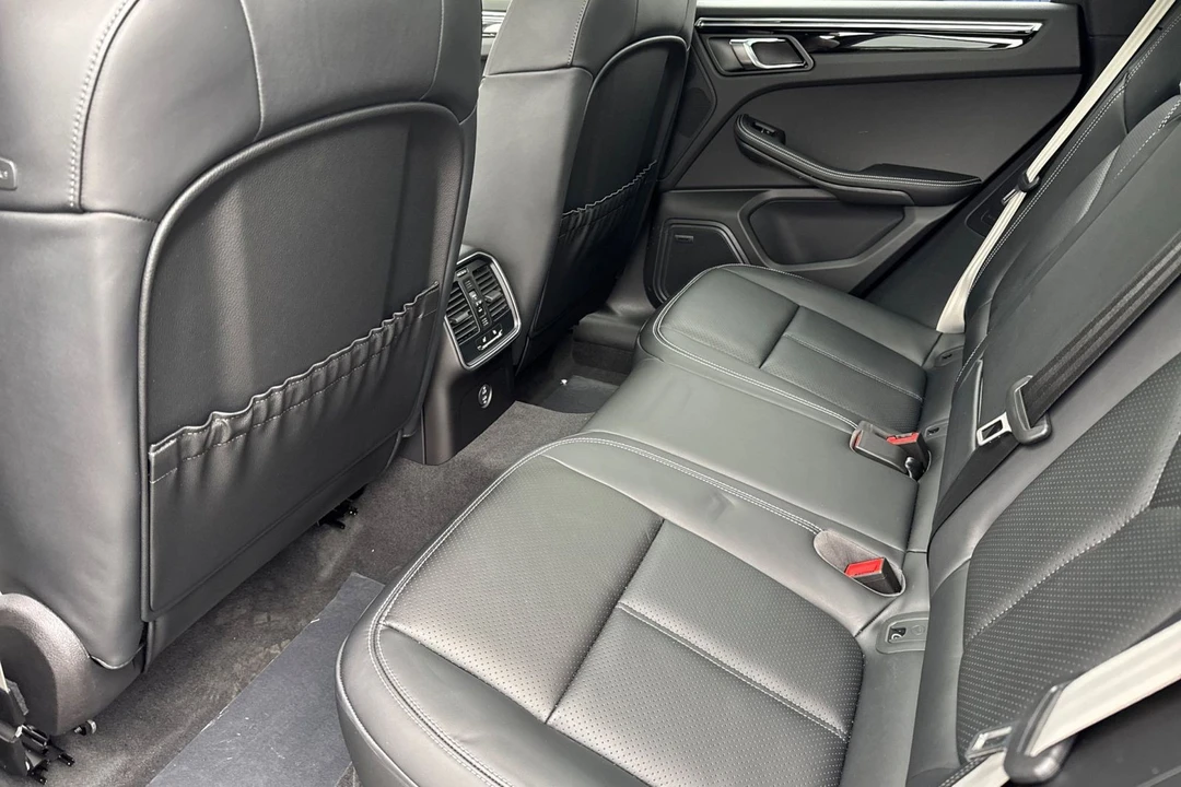 2025 Porsche Macan T - Image 15 of 21