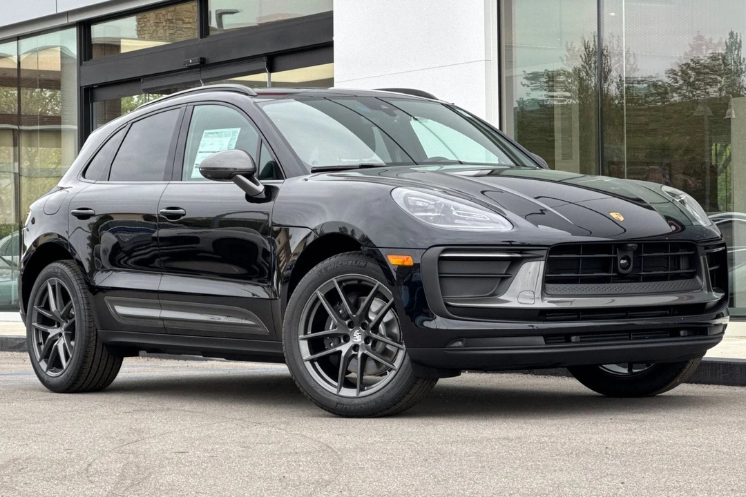 2025 Porsche Macan T - Image 10 of 21