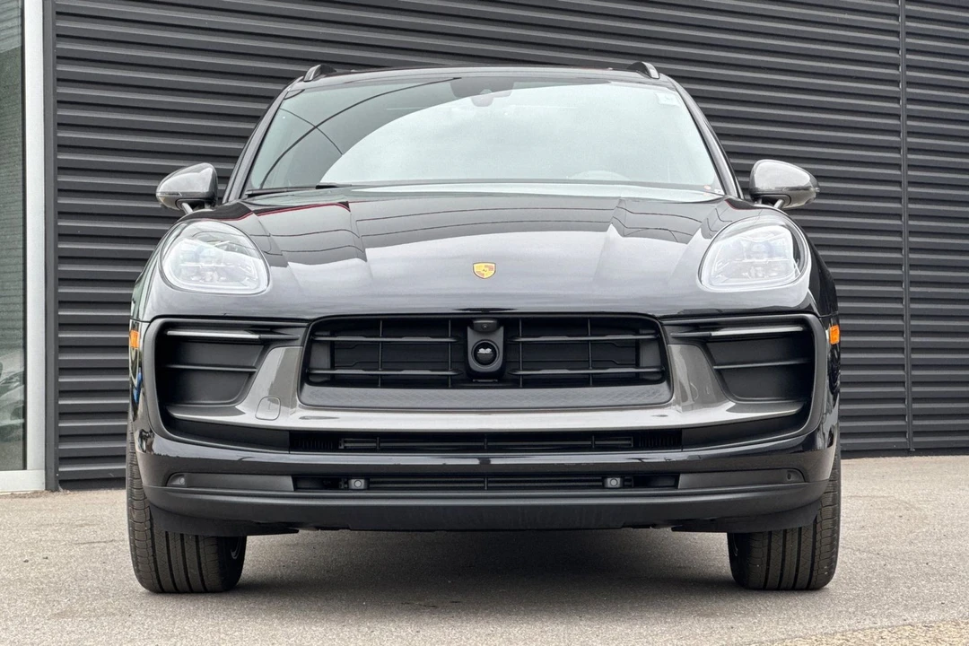 2025 Porsche Macan T - Image 11 of 21