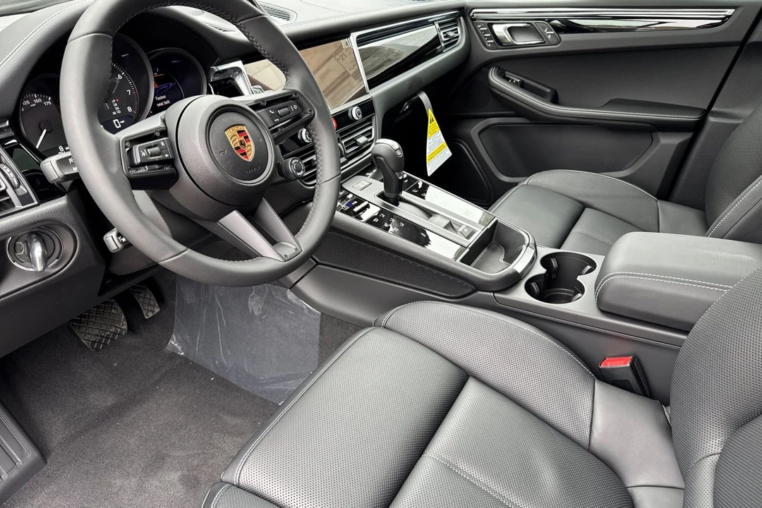2025 Porsche Macan T - Image 4 of 21