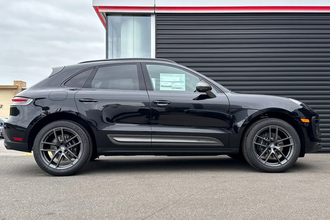 2025 Porsche Macan T - Image 9 of 21