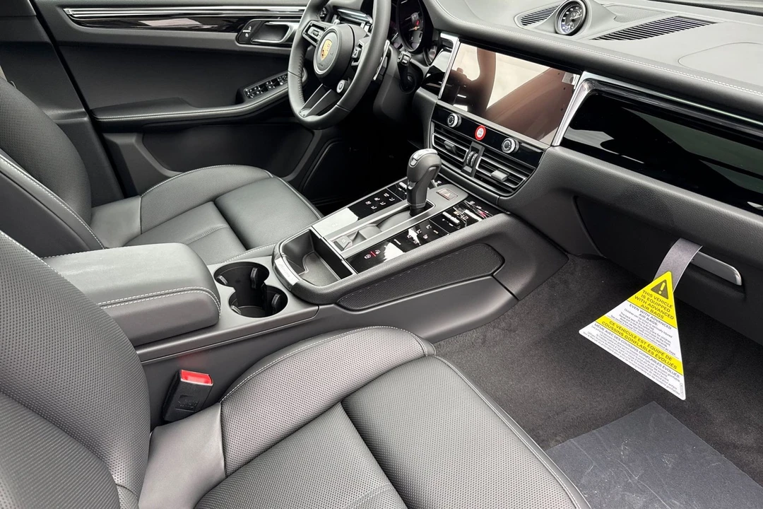 2025 Porsche Macan T - Image 18 of 21