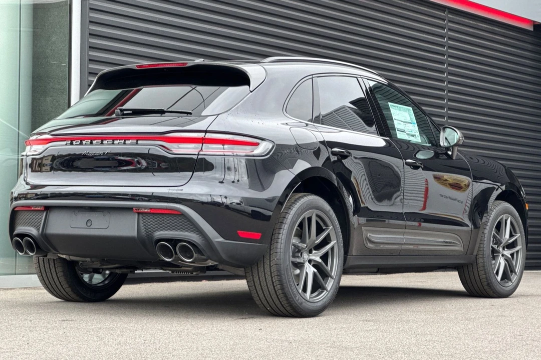 2025 Porsche Macan T - Image 8 of 21