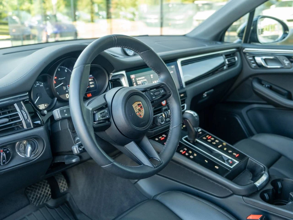 2025 Porsche Macan T - Image 4 of 5