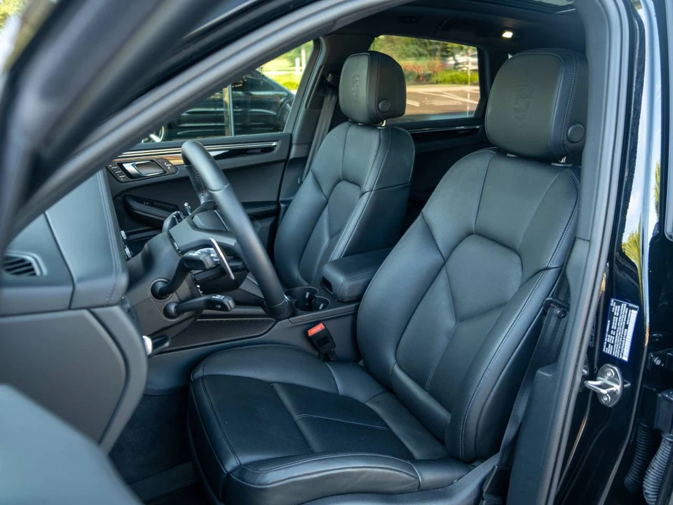 2025 Porsche Macan T - Image 5 of 5