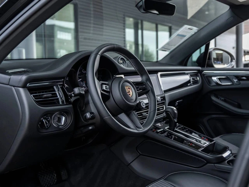 2025 Porsche Macan T - Image 4 of 5